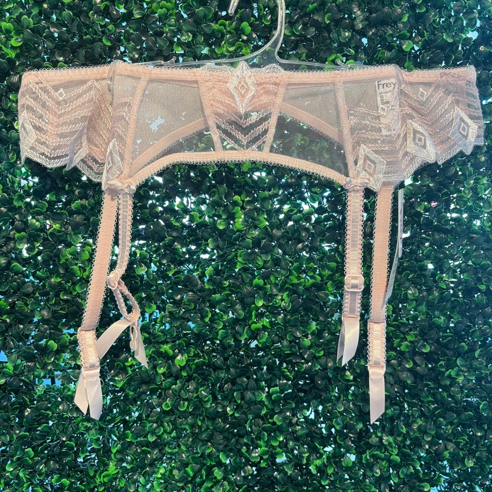 NEW Freya Ooh La La Embroidered Suspender Garter Belt 1489 Blush (Light Pink)